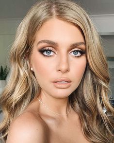 Trucco Glam, Trucco Smokey Eye, Wedding Makeup For Blue Eyes, Gold Makeup Looks, Glam Wedding Makeup, Bridal Makeup Natural, Formal Makeup, Bridal Makeup Wedding, Makeup For Blondes