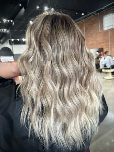 Lived In Icy Blonde 🤩 Blonde In Dark Brown Hair, Highlights With Dirty Blonde Hair, Blonde Hair And Brown Highlights, Blond Ashy Hair Balayage, Hair Inspo For Blondes, Winter Blonde Hair Highlights, Ashy Light Blonde Hair, Highlights Balayage Blonde, Bright Blonde With Dark Roots