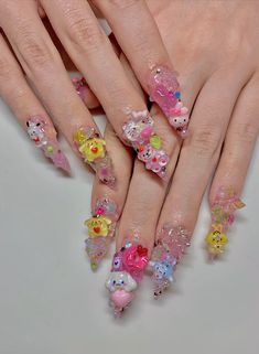 Charm Nail Designs, Adri Core, Nails Maximalist, Pink Lipgloss, Tape Nail Art, Brassy Blonde, Lilac Nails, Anime Nails