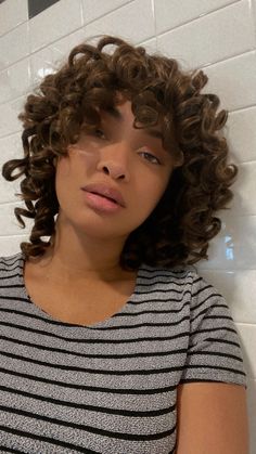 Brown curly wig with bangs in heat resistant fiber and loose curls with multiple parting possibilities. Comes with separate combs and has adjustable straps inside for a secure fit. Brown Curly Wig, Curly Wig With Bangs, Wig With Bangs, Curly Wig, Loose Curls, Kansas City Mo, Curly Wigs, Wigs With Bangs, Kansas City