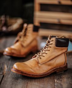 These work boots were built to keep you going, even during long shifts.

Bring classic style to your work day with our Men's horsehide Work Boots.

Crafted with thick, supple horsehide,

they feature heavy water washing for an authentic worn vintage look.

The sole and midsole are made of cowhide, with a top-grade six-layer leather bottom and Blake stitching.

The TPU injected one-piece sole provides comfort and durability.

A cowhide and rubber footbed absorbs sweat and offers cushioning. One Week