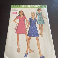 a sewing pattern for a women's dress with short sleeves