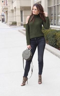 Chic Outfit von Helena Marz (@houseofmarz) mit GuessFactory Pullover, Chloe Umhängetaschen, Calvin Klein Jeans, Oasap Sandalen Affordable Shoes, Chloe Handbags, Green With Envy, Cold Shoulder Sweater, Bare Shoulders