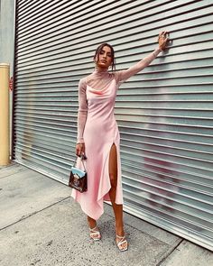 Pink Slip Dress, Pink Satin Dress, Fashion Walk, Diy Vetement, Moda Chic, Trik Fotografi