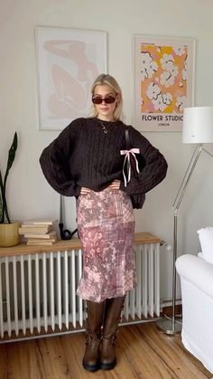 #winter #fashion #outfit #fit #fashioninspo #outfitinspo #cold #winteroutfit #winterfashion #sweater #fitinspo #pinterest #pinterestinspo Mixing Patterns, Maxi Skirt Outfits, Brown And Pink, Mode Inspo, Inspiration Mode, Looks Style, Fit Inspo, Fall Winter Outfits, Like A Pro