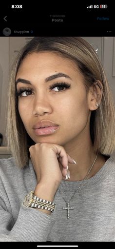 Brown And Blond Hair Black Women, Blonde Undertones With Brown Hair, Ash Brown On Black Women, Bob Hair Color Ideas Black Women, Ashy Blonde On Black Women, Ash Brown Natural Hair Black Women, Blonde Hair With Grown Out Roots, Paige Hurd Outfits, Short Curly Ombre Hair