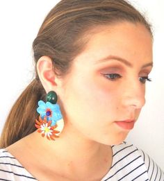 Huge enamel colorful flower oversize statement earrings, This unique jewelry piece is quite dramatic and eye-catching! Definitely not for everyone.You can Buy ONE earring or a pair - please choose from variations.The earring is made of vintage enamel metal and plastic parts and dangles from a secured well balanced dark green stud.Wear it and march on the red carpet!Item dimensions:Length:  9 cm // 3.54 "Width: 6.5 cm //  2.56 "Colors: light blue, orange, creamMore huge flower earrings:https://ww Trendy Multicolor Enamel Earrings, Multicolor Drop Flower Earrings For Spring, Multicolor Enamel Earrings For Party, Trendy Multicolor Dangle Flower Earrings, Colorful Flower Earrings For Spring, Trendy Multicolor Flower Earrings For Summer, Multicolor Spring Flower Drop Earrings, Trendy Green Enamel Earrings, Spring Flower Enamel Earrings