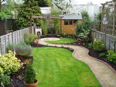 a garden with green grass and lots of plants