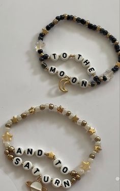 Bracelets With Words, Friendship Bracelets With Beads, Friendship Bracelets Designs, Diy Bracelet Designs, Beads Bracelet Design, Beaded Bracelets Diy, Cute Bracelets, Jewelry Inspo