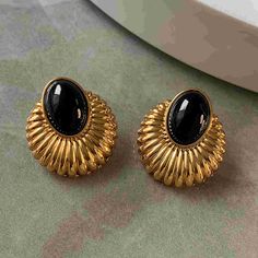 Product Specifications: Color: Gold/Silver Stock Number: 7898Size: 26mm*23mm /1.02* 0.9inMetal: 14K Gold platded and S925 Silver PinsFor: FemaleWeight: 3g Products Include: 1 x Hugetomato Earrings1 x Box from HugeTomato Onyx Earrings Studs, Gold Ideas, Black Stone Earrings, X Box, Black Stud Earrings, Black Onyx Earrings, Diamond Rings Design, Mother Of Pearl Earrings, Baroque Pearl Earrings