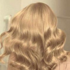 ♡pinterest~kaeylaa♡ Clemence Poesy, Frida Gustavsson, Edita Vilkeviciute, Toni Garrn, Josephine Skriver, Long Blonde, Amanda Seyfried, Long Blonde Hair, Hair Inspo Color