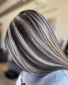 Dive into a world of contrast with this sleek, straight hairstyle featuring bold platinum streaks against a dark base. The uniform long cut puts the spotlight on the dimensional highlights, blending high-contrast color with simple elegance. Ideal for making a statement. Intrigued? Click for more and follow us on Pinterest for endless style ideas! ** Photo Credit: Instagram @beautybyivethe Highlights Techniques, Platinum Streaks, High Contrast Hair, Dimensional Highlights, Highlights Ideas, Color Hairstyles, Chunky Highlights