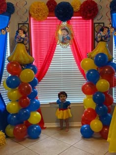 Snowwhite Themed Birthday Party, Snow White Second Birthday, Snow White Birthday Party Decorations Diy, Snow White One Year Birthday, Snow White 2nd Birthday Party, Snow White 1st Birthday Party Ideas, Snow White Birthday Theme, Snow White Decor, Snowwhite Birthday Party Decorations