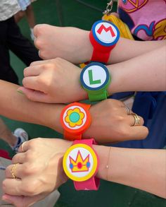 several children's wrist watches with different designs and colors on them, all showing the letter l