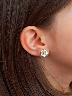 size: 1cm Material: 925 Sterling Silver Weight:1.75 grams silver daisy earrings will look very cute on your ear. you will love them very much. birthdays, anniversaries, Valentine's day or even Christmas presents are often preferred as a gift product. https://www.etsy.com/shop/Hirajewelrydesign Blue Anklet, Flower Earring, Minimal Necklace, Earring Silver, Amulet Necklace, Earring Gift, Daisy Earrings, Blue Evil Eye, Gift Product