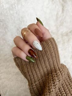 tortoise shell nail design, Fall themed nails Fall Nails Negative Space, Transitional Summer To Fall Nails, Simple Olive Green Nails, Fall Birthday Nails Acrylic, Fall Thanksgiving Nails 2023, Modern Fall Nails, Olive Green And Brown Nails, Orange And Green Fall Nails, Transitional Fall Nails