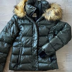 Size S S13 New York, Downfeather Winter Coat Like New Condition Detachable Hood Message For Any Questions Material Tags Are Last Two Photos Bf Clothes, Winter Closet, Y2k Clothes, Cute Everyday Outfits, Winter Clothes, Detachable Hood, Mothers Love, Dream Clothes, Black Green