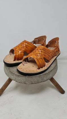 Handmade beach huarache for men. Each piece implies a unique work since Mexican artisans dedicated their talent in the manual elaboration of each piece. Let's continue giving value to craftsmanship and acquire one of these beautiful huaraches with many decades of history, tradition and style. The term "huarache" comes from the word "kwarachi" from the Purépecha or Tarascan language. It is a fairly durable product, do not buy imitations, our huarache is made as before, with a tire and nail sole. Beach Slip-on Huaraches With Leather Sole, Vegetable-tanned Closed Toe Huarache Sandals For Summer, Closed Toe Vegetable-tanned Huarache Sandals, Traditional Hand Tooled Brown Huarache Sandals, Hand Tooled Brown Artisan Huarache Sandals, Brown Woven Leather Open Toe Huarache Sandals, Artisan Hand-tooled Brown Huarache Sandals, Brown Woven Leather Open Toe Huaraches, Artisan Brown Hand-tooled Huarache Sandals