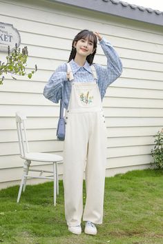 Classic high waisted overalls with a loose boyfriend fit and straight legs. Ditsy wildflower embroidered bib with side pockets and back pockets. Cut open button holes with scissors S: 31.5" waist, 37" hips, 12" rise, 24" thighs, 25" inseamM: 33" waist, 38.5" hips, 12" rise, 25" thighs, 25" inseamL: 34.5" waist, 40" hips, 12" rise, 26" thighs, 25" inseam How to attach buckles:Slide the rectangular buckle on first, followed by the T-shaped buckle. Overall straps will hold on its own as such or you High Waisted Overalls, Embroidered Overalls, Overalls White, Button Holes, Overall Dress, Boyfriend Fit, Sweater Blouse, Cardigan Jacket, Jeans Pants