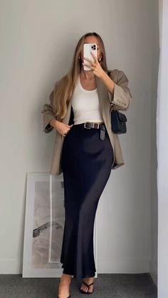 Summer Modest Outfits, Ugly Dresses, Elegant Summer Outfits, Modest Casual Outfits, Modest Outfit Ideas, Tight Dress Outfit, Maternity Chic, Dressy Casual Outfits, Bella Hadid Outfits