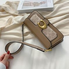 Modern Handbag, Travel Crossbody, Women Crossbody Bag, Messenger Handbags, Lady Fashion, Shoulder Bags For Women, Chic Bags, Brown Bags, Vuitton Bag