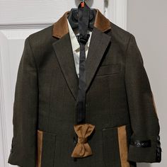 3t Boys Suit. Tags State Tan - It Is Dark Green And Tan/Brown With Black Pants Winter School Sets With Fitted Stretch, Winter School Blazer Fitted, Winter School Fitted Blazer, Fitted Sets For School In Fall, Fitted Blazer For School In Fall, Fitted School Blazer For Fall, Fitted School Sets For Fall, Brown Winter Sets With Pockets, Brown Three-piece Suit With Single Button Notch Lapel