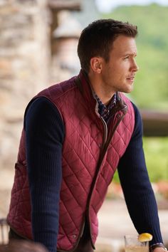 Mens Casual Vest Outfits, Mens Quilted Vest Outfit, Vest Outfits Men Winter, Mens Black Tie Optional Attire, Winter Vest Outfits Men, Vest Jacket Outfit Men, Mens Vest Outfits Winter, Men’s Vest, Mens Puffer Vest Outfit