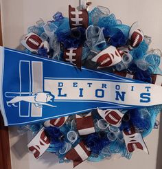 the detroit lions football wreath is hanging on the door