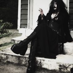 Traditional Goth Aesthetic, 90s Gothic Fashion, Trad Goth Aesthetic, Vintage Goth Aesthetic, Goth People, Trad Goth Fashion, Goth Girl Aesthetic, Trad Goth Outfits, Goth Outfit Inspo