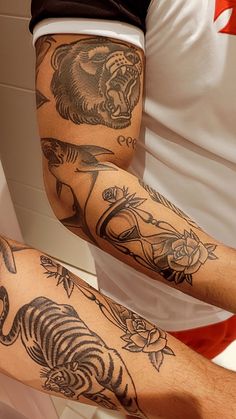 Black work old school tattoo Sleek Tattoos, Bold Tattoo, Arm Tattoos For Guys Forearm, Underarm Tattoo, See Tattoo, Simple Tattoos For Guys, Hand And Finger Tattoos, Sharpie Tattoos, Traditional Tattoo Sleeve