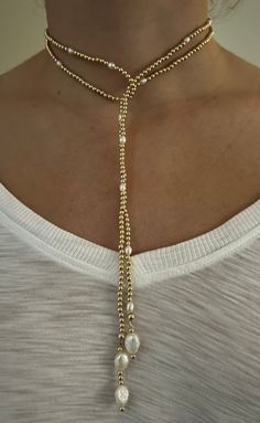 Beaded Necklace Long, Beaded Jewelry Outfit, Wrap Around Necklace, Layering Necklaces Hack, Beaded Necklace With Pearls, Seed Bead Necklace Diy, Wire Bead Necklace, Lariat Necklace Diy, Long Necklace Diy