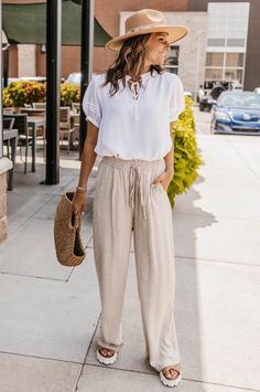 Long Linen Pants Outfit, Wide Leg Linen Pants Outfit Plus Size, Beige Wide Leg Linen Pants Outfit, Wide Leg Linen Pants Outfit Spring, Beige Linen Trousers Outfit, Vacation Wide-leg Pants With Relaxed Fit, Summer Linen Wide-leg Pants, Wide Leg Linen Pants Outfit Summer, Linen Trousers Outfit Summer