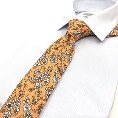 ≕ White Floral Neck Tie, Orange Necktie, Wedding Floral Tie, Floral Necktie, Wedding Tie, Groom Necktie, Mens Necktie ➝ NECKTIE STANDART SIZE: * Necktie size length ~150 cm= 50" * Necktie size width ~ 7,5 cm= 3" ➝ POCKET SQUARES: * Color: same as bow tie * Pocket square measurements: ~ 9,40" x 9,40" (24 x 24 cm)  ➝ Made from the finest materials, our neckties are both durable and long-lasting. With a range of sizes and widths, you're sure to find the perfect fit for your body type. Our neckties Grooms Men, Groom Bowtie, Velvet Bow Tie, Groomsmen Bowtie, Floral Necktie, Men Tie, Groom Ties, Floral Bow Tie, Wedding Tie