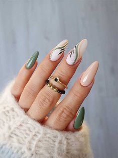 fall green nails 2023 Simple Fall Nails, Milky Nails, Green Nail Designs, Beige Nails, Chic Nails, Gorgeous Nails, Green Nails