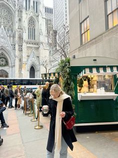 New York Winter Trip, Nyc Old Money Aesthetic, Nyc At Christmas Time Aesthetic, Morgan Library New York, Ralphs Coffee Nyc Aesthetic, Cute Nyc Pics, Christmas In New York Pictures, Ralph Coffee Nyc