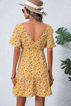 Details:V Neck Floral Print Ruffle Hem DressPrinted Short sleeveRuffle hem Fabric: polyesterSize: S, M, L, XLFor more country size measurements, please .Size/inUSBustWaistLengthS4-635.0326.7734.05M8-1037.0128.7434.64L12-1438.9730.7035.23XL16-1841.7333.4635.82Please allow 0.4"-0.8" differs due to manual measurement. Ruffle Hem Dress, New Arrival Dress, Hem Dress, Waist Length, Xl Dress, Ruffle Hem, Printed Shorts, Dresses For Sale, Print Dress