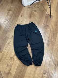 Nike Size: XL Waist - 42-54 Full length - 102 Inseam - 75 Leg Opening - 16 Front Rise - 30 Thigh - 34 Knee - 29 Check measurements in cm Condition is very good Check photos carefully Cool fit Amazing design Nylon Several flaws Recommended For any further questions write me dm NO CANCEL OR RETURN Ask you are interested in before purchase Open to your offers