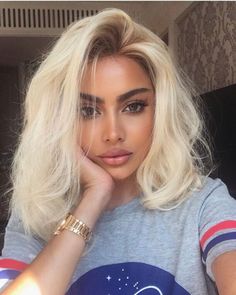 Platinový Blond, Beauty Supply Wigs, Adorable Hairstyles, Black Eyebrows, Bleach Blonde Hair, Hair Mistakes, Smink Inspiration, Nye Outfits, Frontal Hairstyles