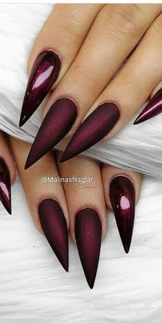 Ongles Goth, Nails With Red, Red Stiletto Nails, Stiletto Nail Art, Red Acrylic Nails, Gothic Nails, Tattoo Henna, Goth Nails, Stiletto Nails Designs