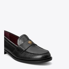 A wardrobe classic details the timeless loafer with scalloped edges and a delicate Double T. Understated and elegant, it is crafted in soft yet structured leather.Crafted in partnership with a Leather Working Group-certified tannery, supporting high standards in leather manufacturing and chemical management. Elegant Wingtip Tassel Loafers With Leather Lining, Elegant Tassel Loafers With Leather Lining For Business Casual, Elegant Leather Tassel Loafers For Semi-formal Occasions, Elegant Semi-formal Tassel Loafers With Plain Toe, Elegant Tassel Loafers For Business Casual, Elegant Tassel Loafers With Branded Insole And Round Toe, Timeless Almond Toe Tassel Loafers For Workwear, Elegant Tassel Loafers With Round Toe And Leather Sole, Timeless Almond Toe Loafers With Brogue Detailing