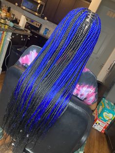 Blue Braided Hairstyles For Black Women, Peek A Boo Box Braids Blue, Peekaboo Box Braids Blue, Braids With Blue Hair, Blue And Black Box Braids, Dark Blue Box Braids, Brown And Blue Braids, Blue Knotless Box Braids, Blue Peekaboo Braids