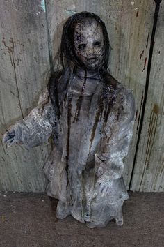 New 2019 Halloween Haunted House Props and Products | Creepy Collection Haunted House & Halloween Props Broken Doll Halloween, Fun Diy Halloween Decorations, Macabre Decor, Creepy Baby Dolls, Vintage Halloween Photos, Haunted House Halloween, Creepy Costumes, Yard Haunt