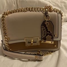 Brand New Aldo Aldo Byworth Crossbody In Beige Women's Never Used Elegant Sling Bag Beige Sling Bag, Aldo Purses Handbags, Aldo Bags Handbags, White Sling Bag, Sling Bag Outfit, Sling Bags Women, Aldo Purses, Purse Outfit, Aldo Handbags