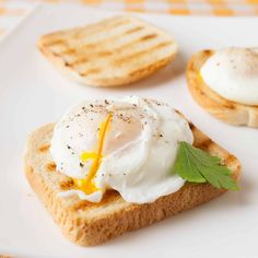 poached egg Poached Eggs Recipe, Poaching Eggs, Poached Egg Recipe, How To Make A Poached Egg, Perfect Poached Eggs, Gluten Free Egg Free, Eggs Recipe, Fool Proof Recipes, Best Side Dishes