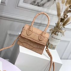 Sac à main personnalisé pour dames


 Élevez votre style avec notre mini sac messager personnalisé, un mélange parfait de mode et de fonctionnalité. Ce sac à main pour femme est conçu pour faire une déclaration tout en offrant un côté pratique. Avec son motif complexe, il ajoute une touche d'élégance à n'importe quelle tenue. Conçu pour les femmes modernes, il est compact mais suffisamment spacieux pour contenir l'essentiel. Que ce soit pour des sorties décontractées ou des occasions spéciales, ce sac complète votre individualité. Explorez un nouveau niveau de mode avec notre mini sac messager exquis.

 Information produit:

 Couleur : blanc, jaune, noir, orange, rose, rose rouge, vert foncé.
 Matériel: unité centrale
 Style tendance bagage : petit sac carré
 Taille du sac: MINI/mini
 Élé Classic Black Handbag, Messenger Bag Patterns, Womens Messenger Bag, Mini Messenger Bag, Crocodile Pattern, Rose Rouge, Shoulder Messenger Bag, Messenger Bags, Black Cross Body Bag