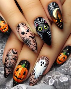 Looking for the best Halloween Nail designs? Here's 28 ideas from spooky to stylish to inspire your next Halloween manicure! Manicure Halloween, Ball Nails, Nail Art Halloween, Unghie Nail Art