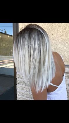 56+ Super Ideas Hair Highlights Silver Mom Platinový Blond, White Blonde Hair Color, Hair Winter, Balayage Blond, Icy Blonde Hair, White Blonde Hair, Blond Balayage, Dark Roots Blonde Hair, Light Ash Blonde