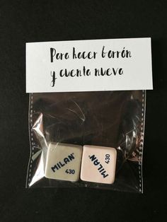 two dices are sitting on top of a plastic bag that says, paa hacer torn y cuena neva