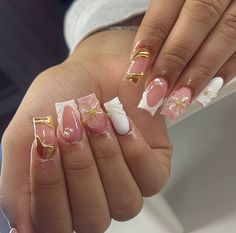 Gold And White Nails Short, White And Gold Nails Square, Baddie Nail Sets, White And Gold French Nails, Gold French Tip Toes, White And Gold Nails Short, Gold Nails Square, Short Nail Set Ideas, Gold Square Nails