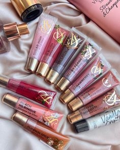 Victoria Secret Makeup Products, Gloss Labial Aesthetic, Victoria Secret Lip Gloss, Profumo Victoria Secret, Group Name, Makeup Accesories, Welcome To The Group, Flavored Lip Gloss, Lip Gloss Collection